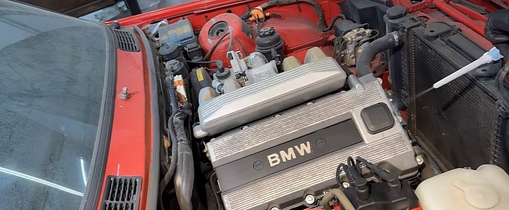BMW E30 318is gets cleaned with dry ice