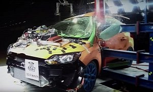 Ford Crashed 28 Focus RS Prototypes During Development, Here’s a Violent Crash Test