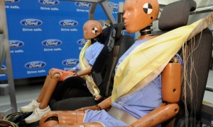 Ford Debuts Rear Inflatable Seat Belts