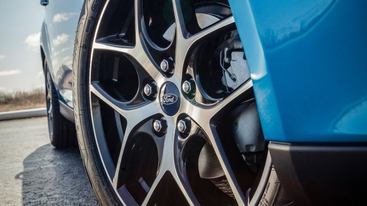2015 Ford Focus Sedan wheel