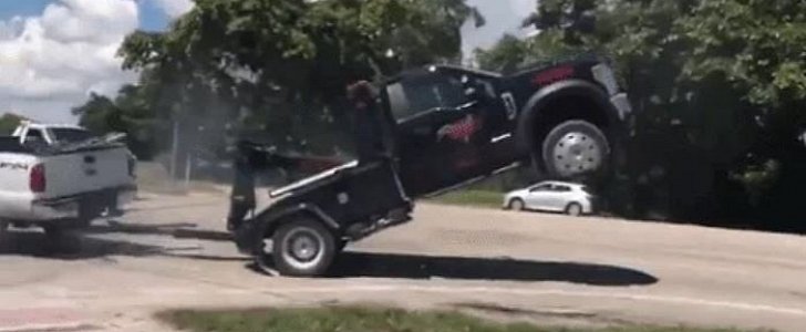 Man goes insane when repo man tries to repossess his Ford pickup, attempts to drive off with it