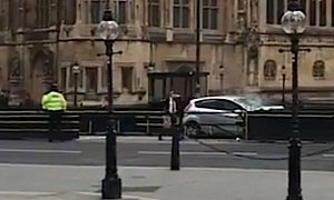 Ford Fiesta Hits Pedestrians in London, Crashes Into Parliament Barriers