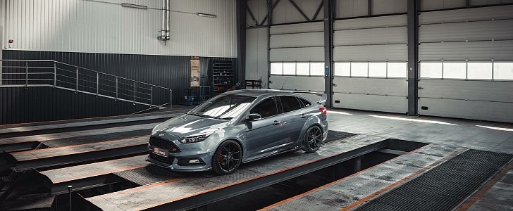 Ford Focus ST Sedan by SS Tuning