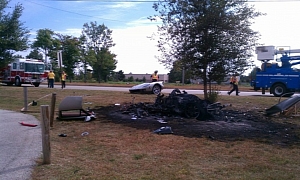 Ford GT Crashes and Burns, Driver Escapes