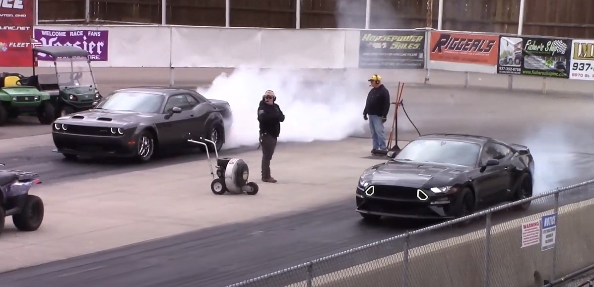 Ford Mustang Drag Races Dodge Challenger Hellcat Redeye, Loses Every ...