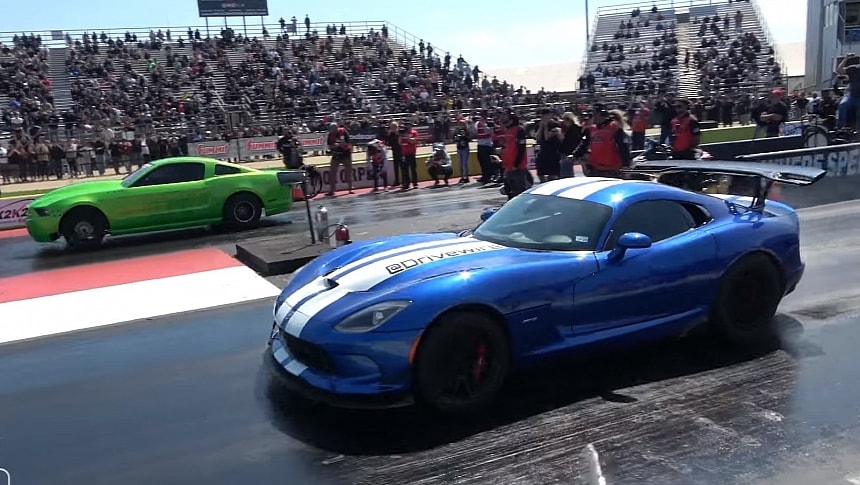 Ford Mustang vs Dodge Viper on ImportRace