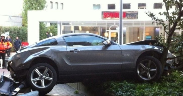 Ford Mustang crash in Switzerland