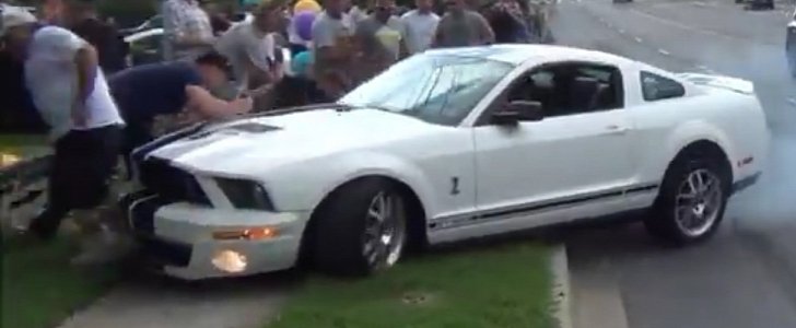Ford Mustang Shelby GT500 crashes into crowd