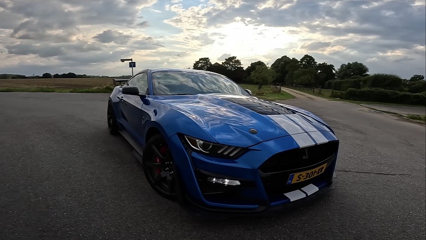 Ford Mustang Shelby GT500 doing 190 mph