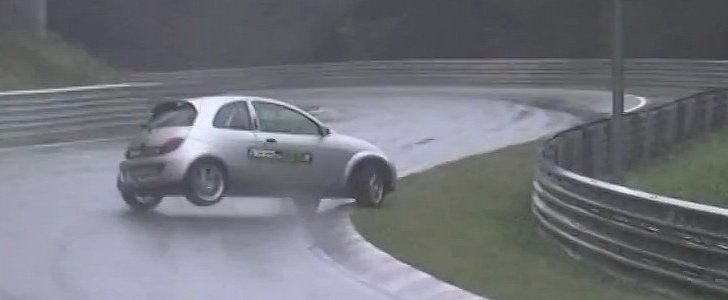 Ford SportKa and Renault Clio Crash on Wet Nurburgring Track Day