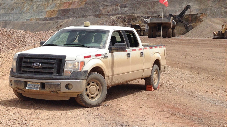 2015 Ford F-150 pre-production mule disguised as the outgoing model