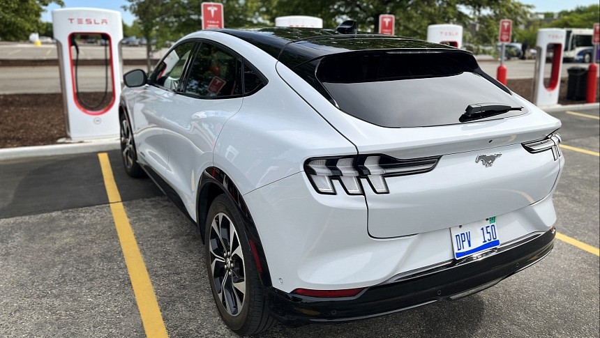 This should become a common scene starting in spring 2024: Ford will use Tesla's Supercharging network