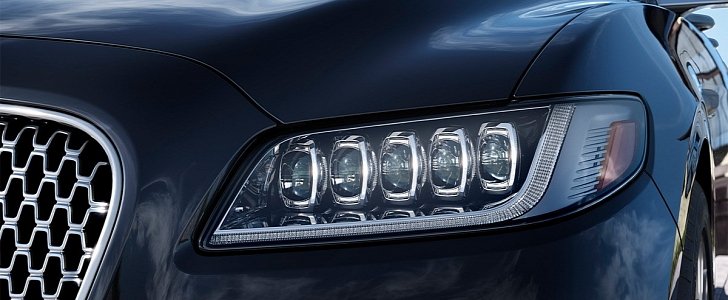 2017 Lincoln Continental headlight