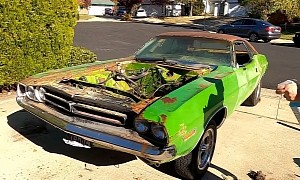 Forgotten, Rat-Infested 1971 Dodge Challenger Gets First Wash in 25 Years