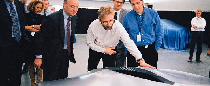 Chris Bangle explaining the BMW Gina Concept