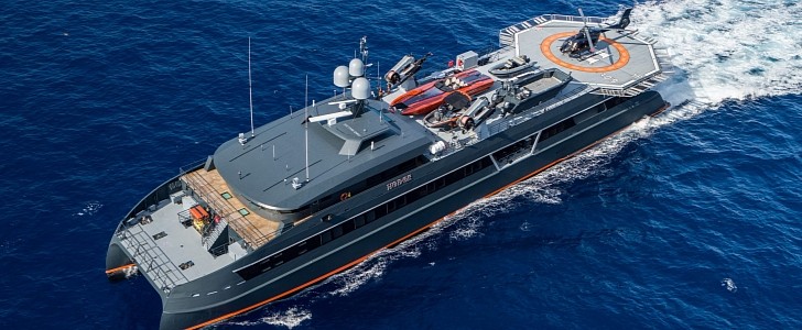Hodor is one of the two spectacular superyacht owned by Lorenzo Fertitta, that travel together