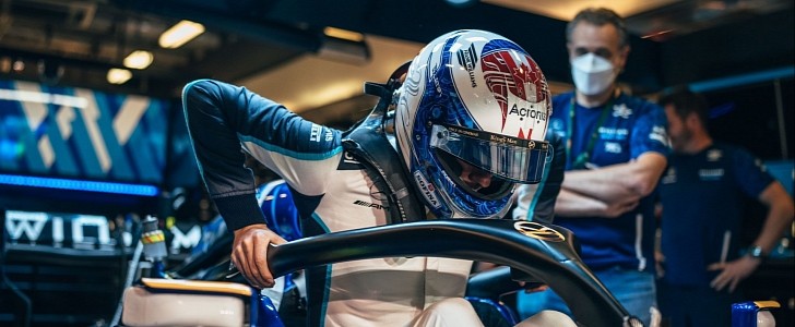 Nicholas Latifi getting out of his #6 Williams F1 race car
