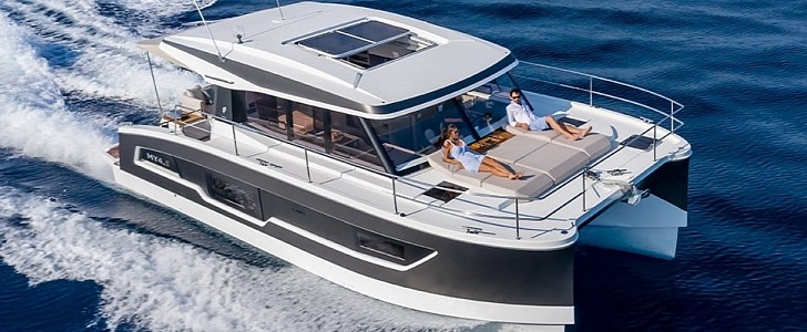 The new MY4.S yacht offers incredibly wide spaces, despite being a monohull