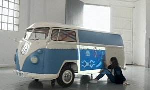 Four Volkswagen Transporter T1 Get Art Wrapped for Pull & Bear Challenge – Videos