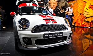 Frankfurt 2011: MINI Cooper S Coupe and JCW Coupe <span>· Live Photos</span>