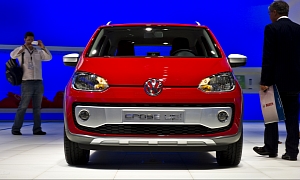 Frankfurt 2011: Volkswagen cross up! Concept <span>· Live Photos</span>