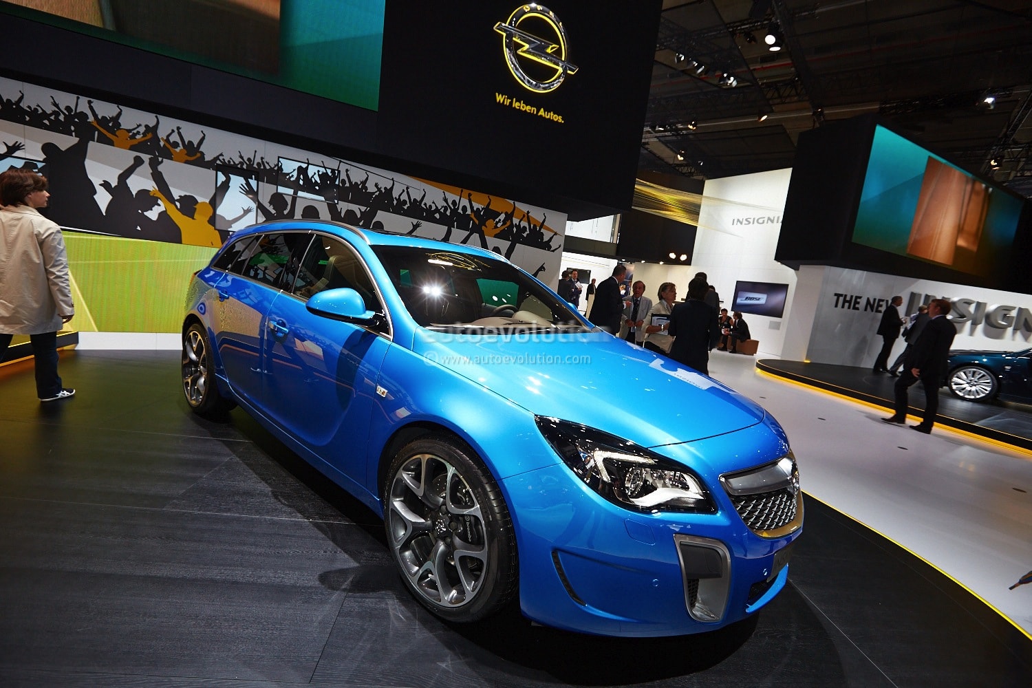 Frankfurt 2013: Opel Insignia Sports Tourer OPC Facelift - autoevolution