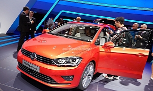 Frankfurt 2013: Volkswagen Golf Sportsvan Concept Previews Next Golf Plus <span>· Live Photos</span>