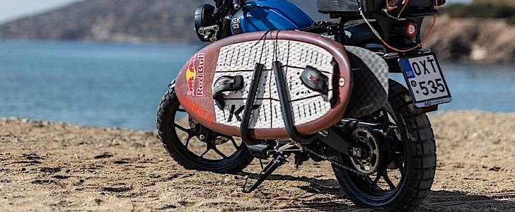 Yamaha XSR125 with a surfboard on its side