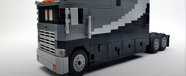 LuxuryBricks Custom LEGO Super Sleeper Semi-Truck