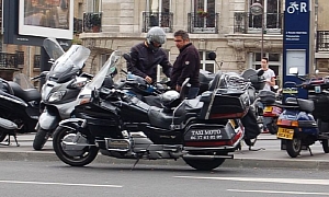 French Motorcycle Taxi Company Offers Airbag Passenger Jackets