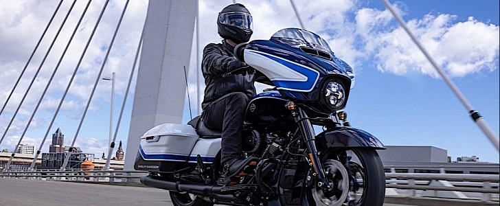 Fresh and Icy-Cool Custom Painted Harley Street Glide Unveiled at Sturgis Motorcycle Rally