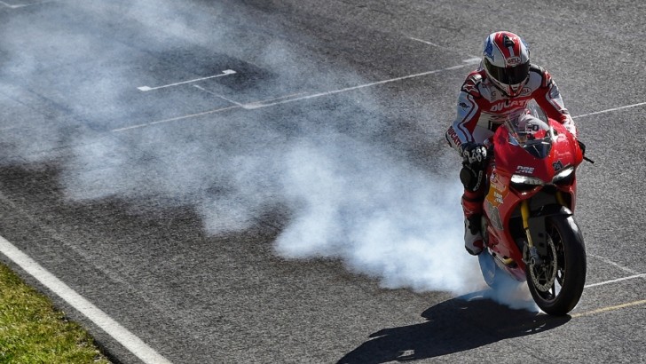 Front Wheel Burnouts with Troy Bayliss