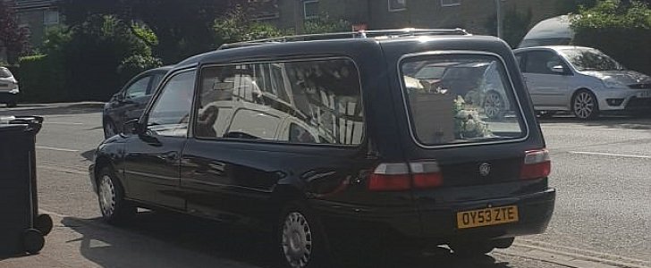 Funeral workers leave hearse parked on the road, with coffin inside, to go have brunch and a smoke
