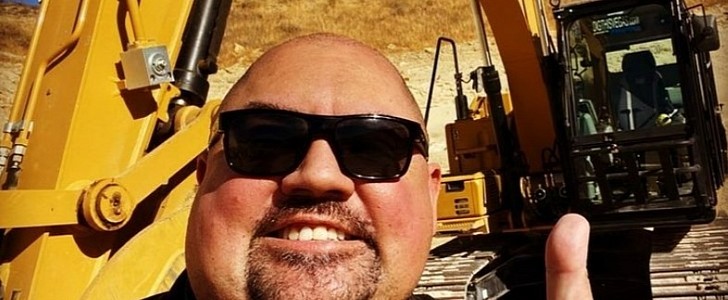 Gabriel Iglesias Aka Fluffy Competes With Jay Leno In Excavators Autoevolution