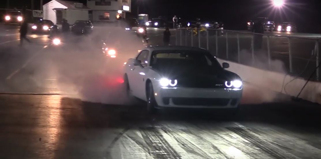1,000 HP Dodge Challenger Hellcat Sets 1/4Mile Record On Stock Motor