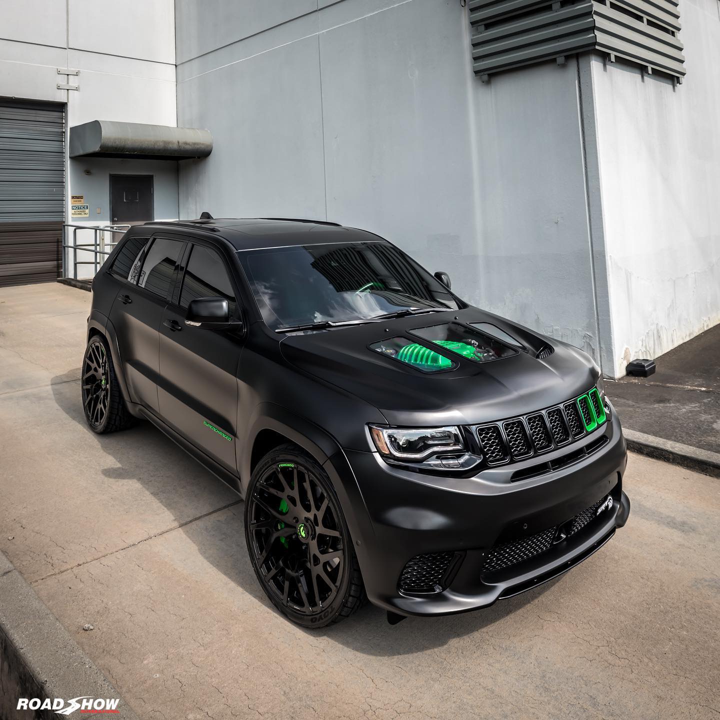 1,150HP Jeep Trackhawk Is Satin Black but Let’s SeeThrough, It's RS