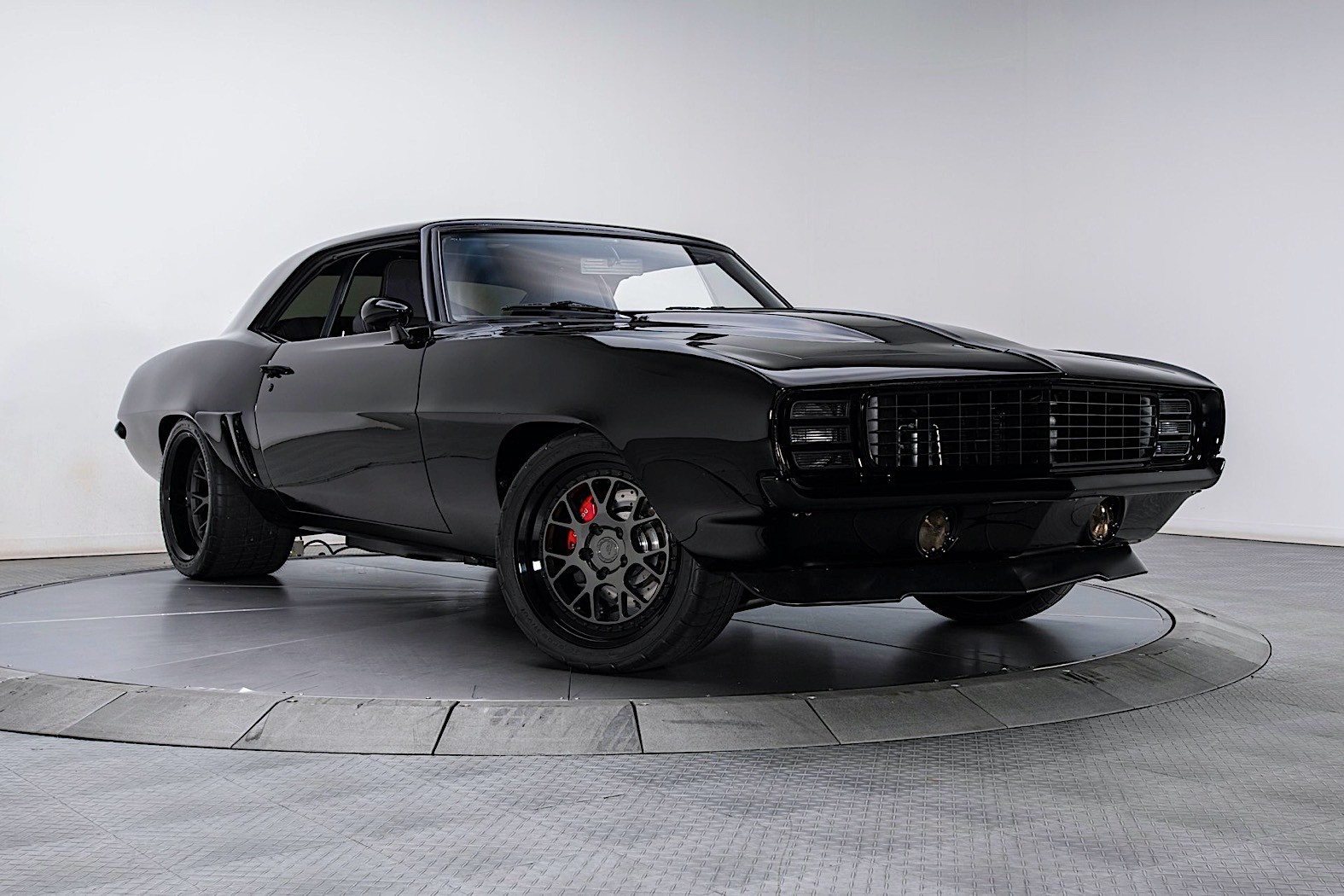 People Still Scared of This Black as Night 1969 Chevrolet Camaro, No Buyer  Yet - autoevolution