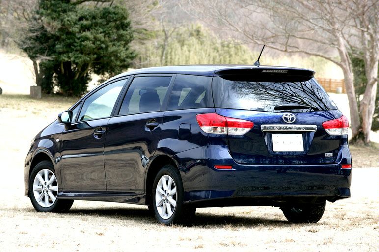 2009 Toyota Wish Debuts in Japan - autoevolution