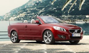 Research 2010
                  VOLVO C70 pictures, prices and reviews