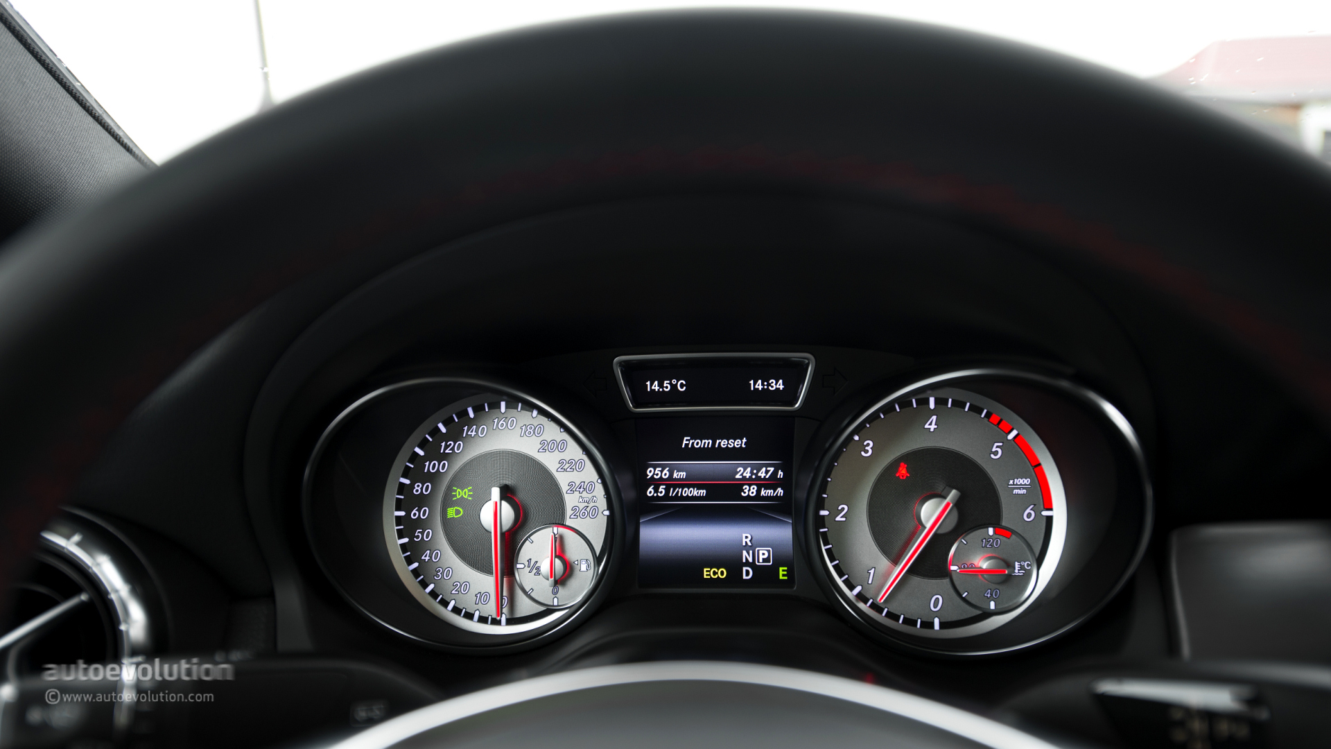 2014 Mercedes Benz Cla 200 Cdi First Drive Autoevolution