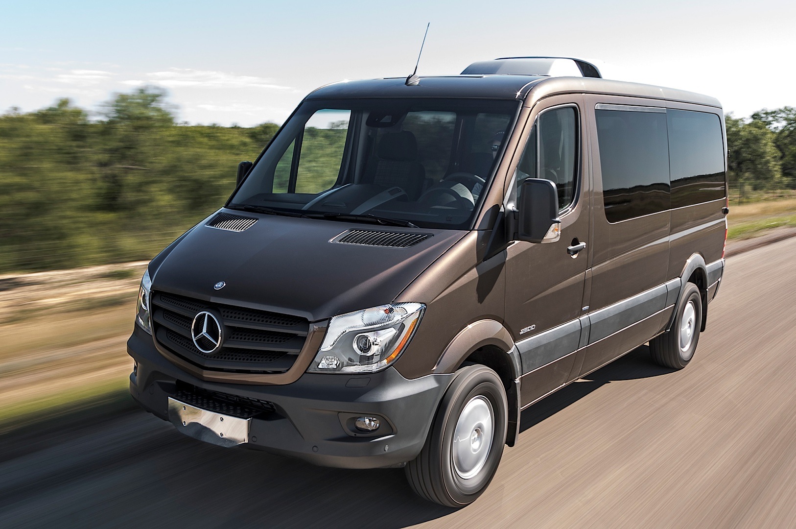 2014 Mercedes-Benz Sprinter Gets Reviewed by Truck Trend - autoevolution What Van Gets The Best Gas Mileage