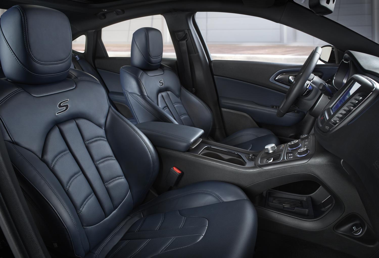 2015 Chrysler 200 Commercial Born Makers Autoevolution