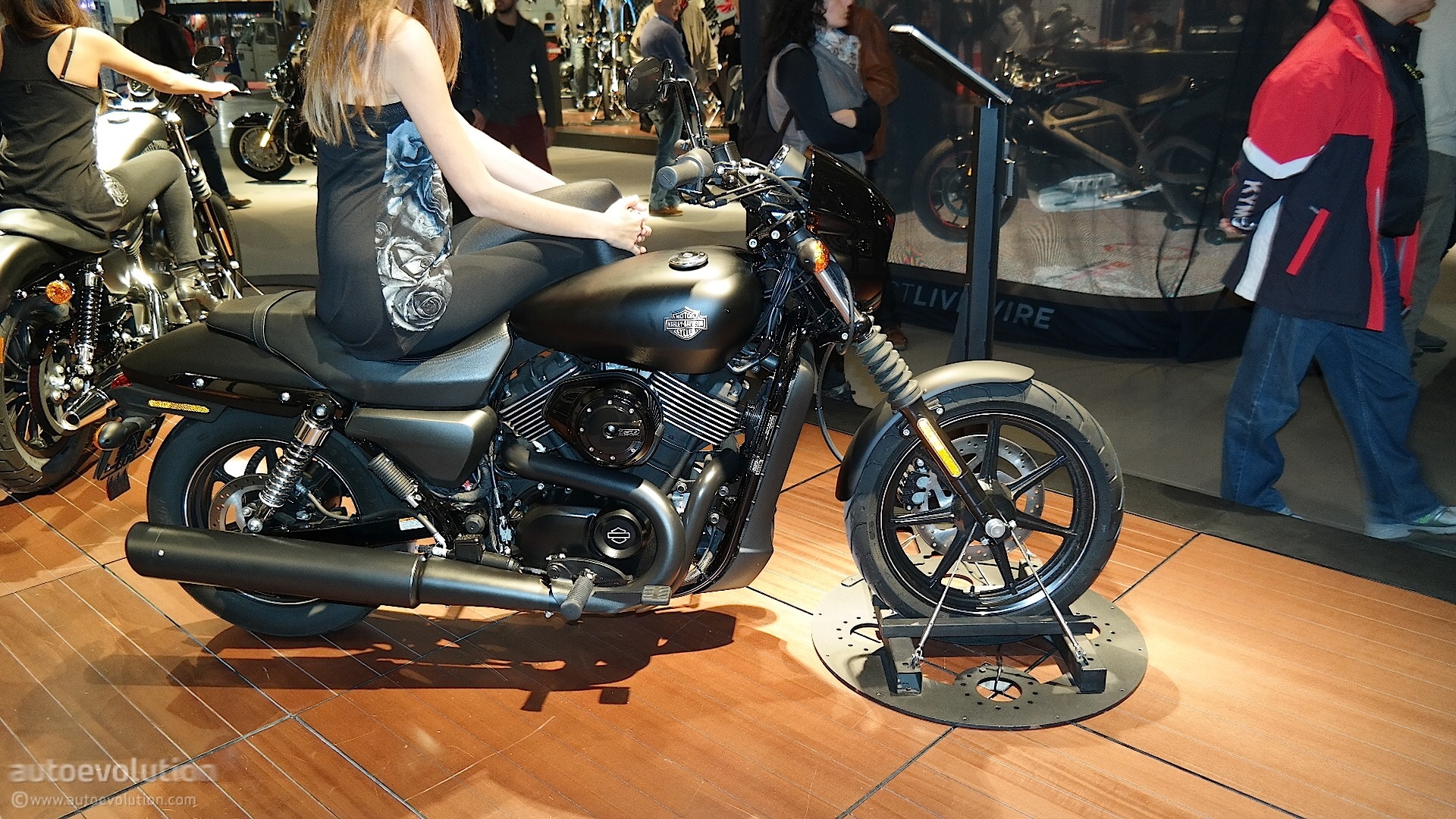 2015 Harley Davidson Street 750 Is A Bit Rough Around The Edges Eicma 2014 Autoevolution