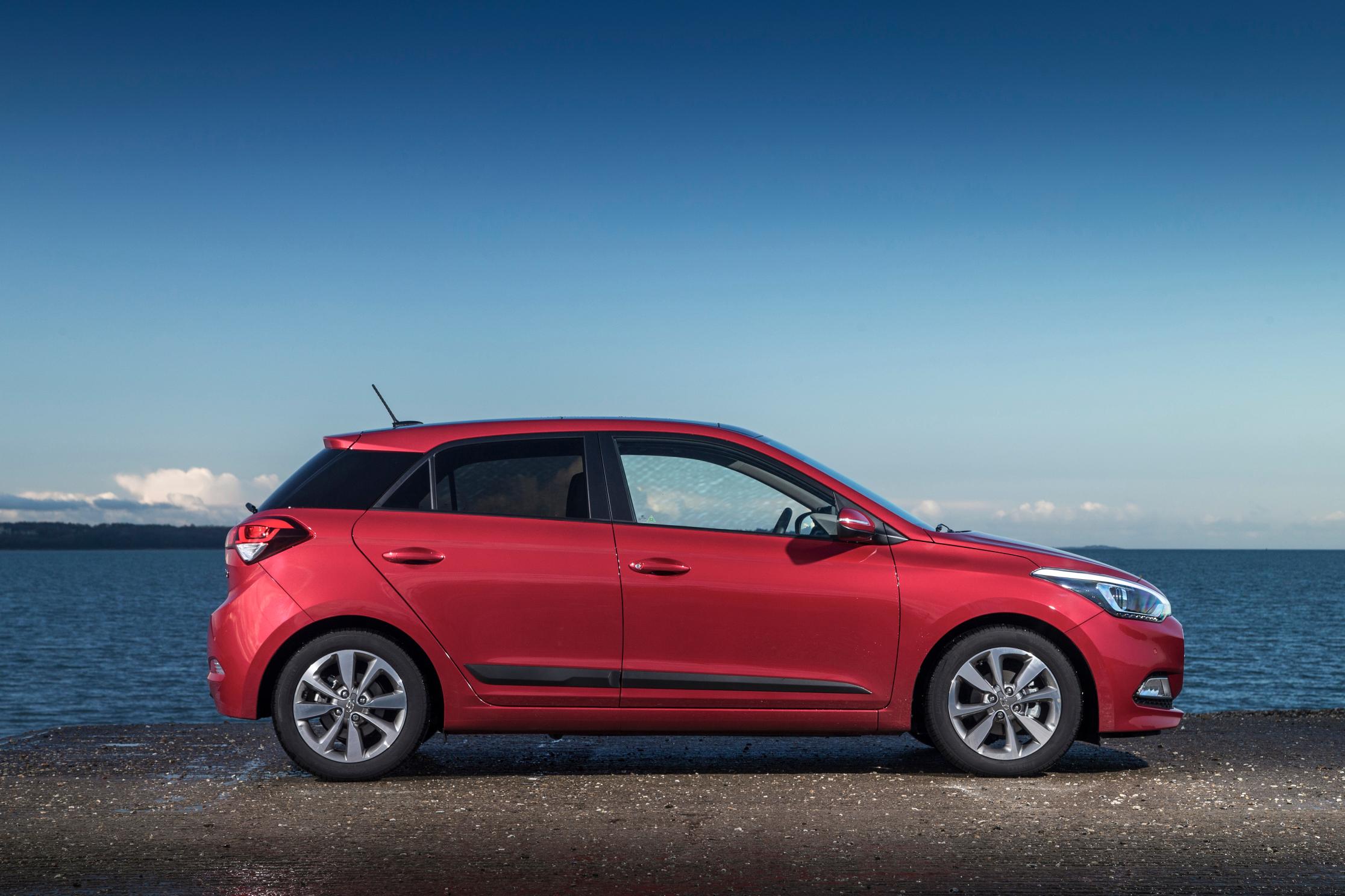 2015 Hyundai i20 Goes on Sale in Britain for Slightly Less than a VW ...