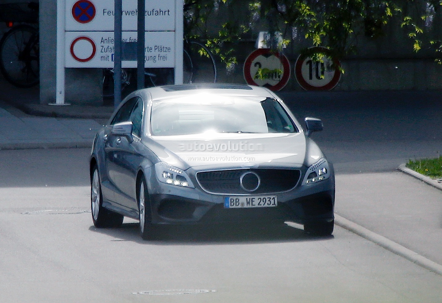 2015 Mercedes-Benz CLS Facelift Spotted With Minimal Camo 