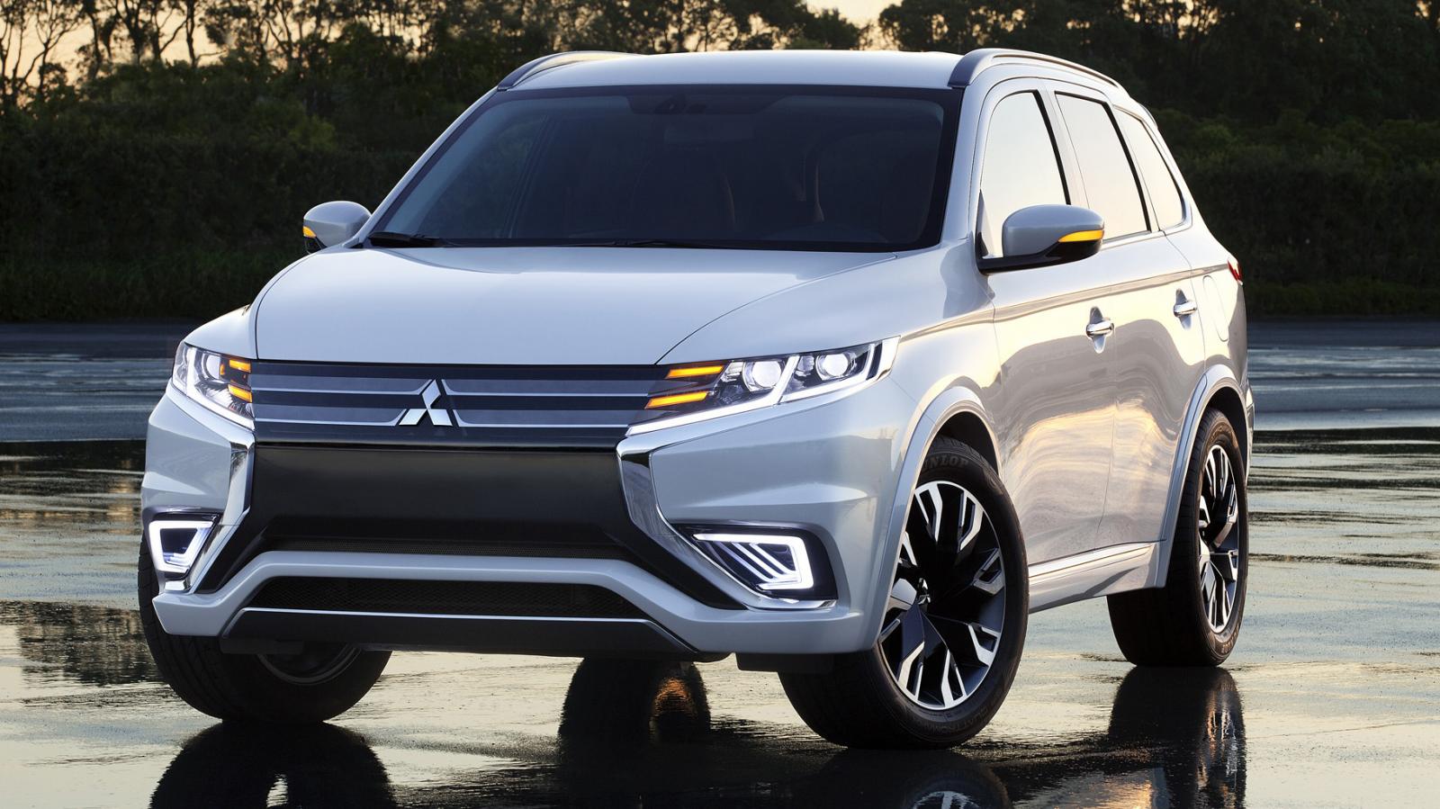 2016 Mitsubishi Outlander Facelift Spied Ahead of New York Auto Show ...