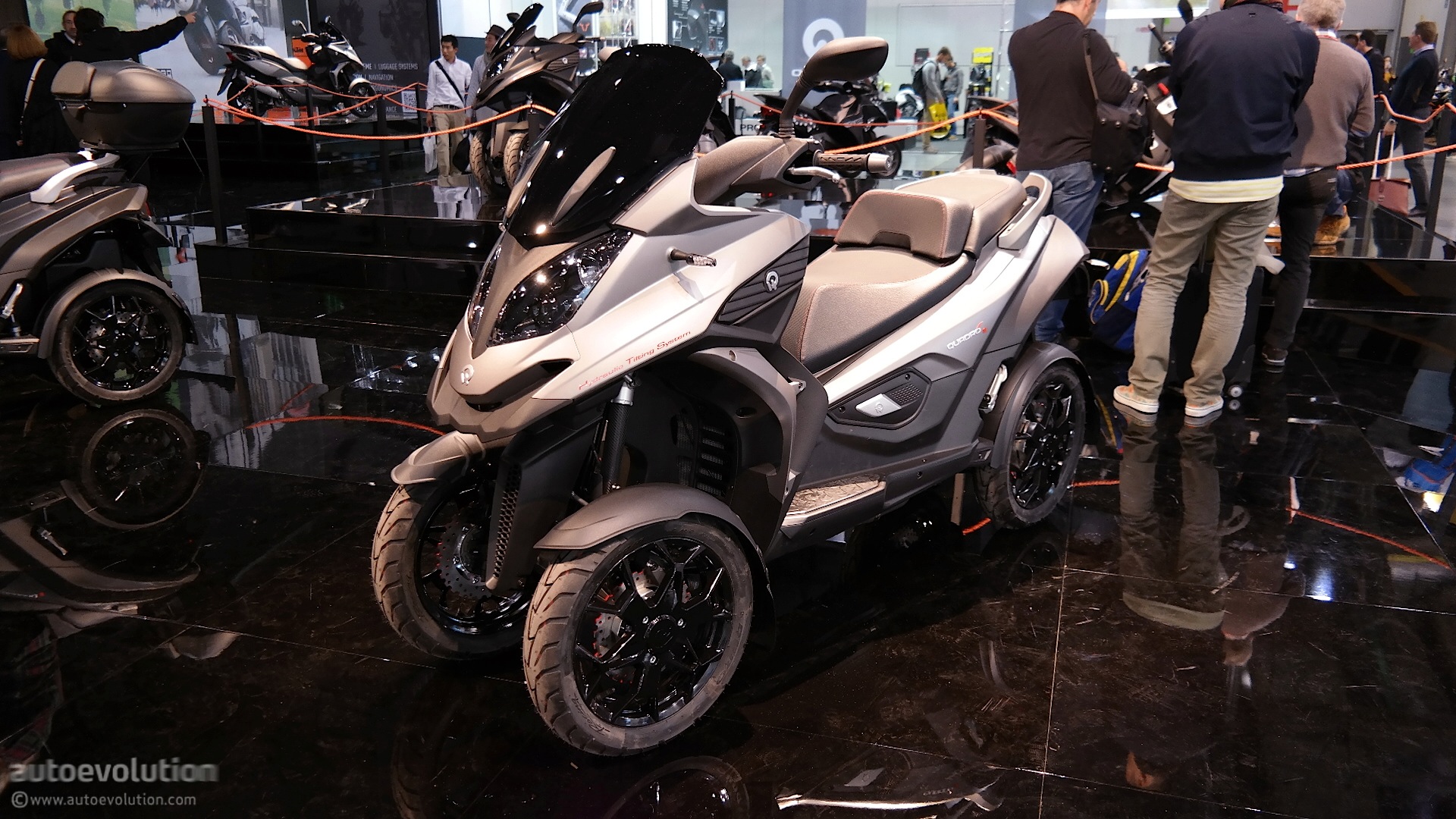 2015 Quadro 4 Leaning and Stability to Extremes at EICMA 2014 [Live Photos] autoevolution