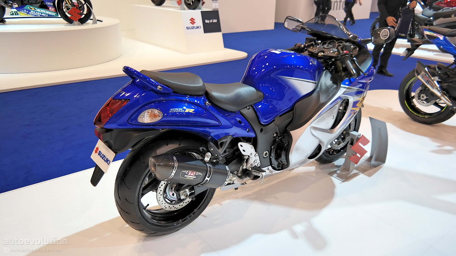 What are some features of the Suzuki Hayabusa GSX1300R?