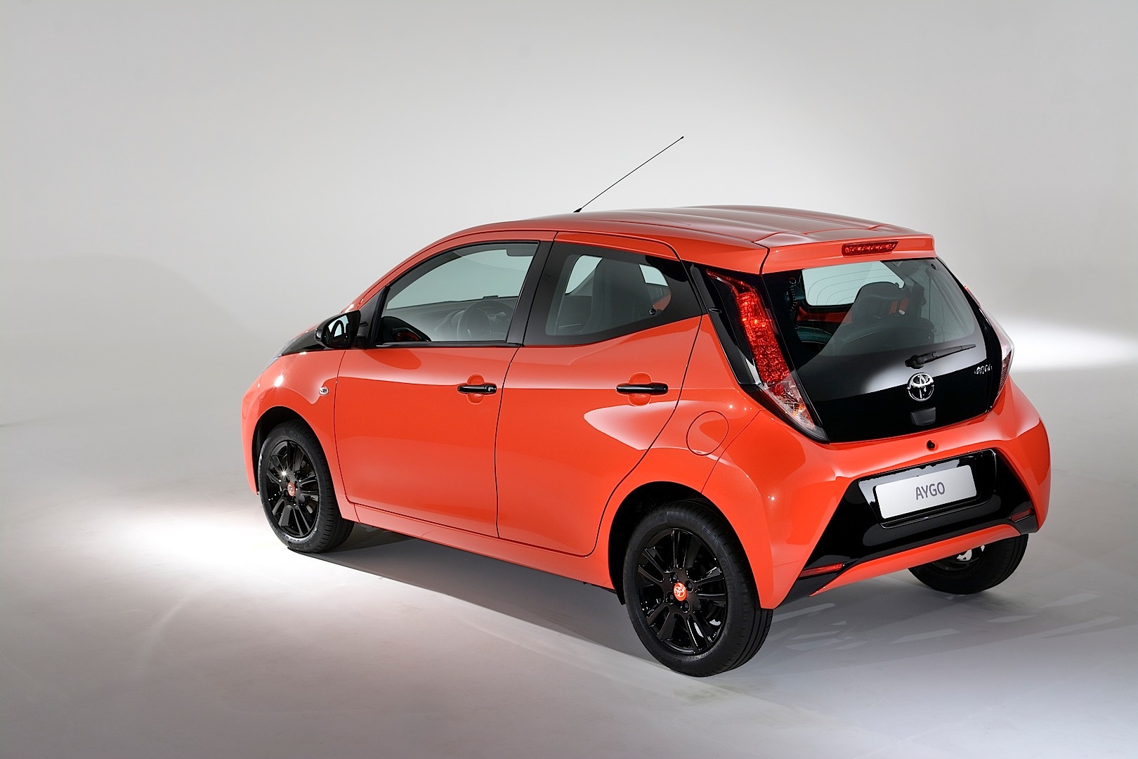 2015 Toyota Aygo Available to Preorder - UK Pricing and Specs Revealed ...