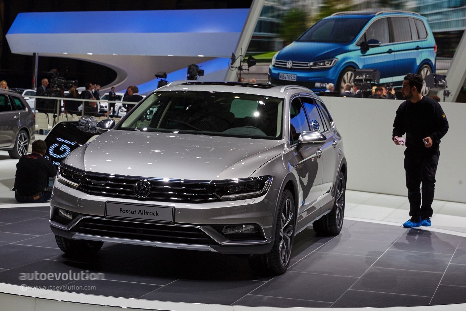 2015 Volkswagen Passat Alltrack Goes on Sale in Germany ...